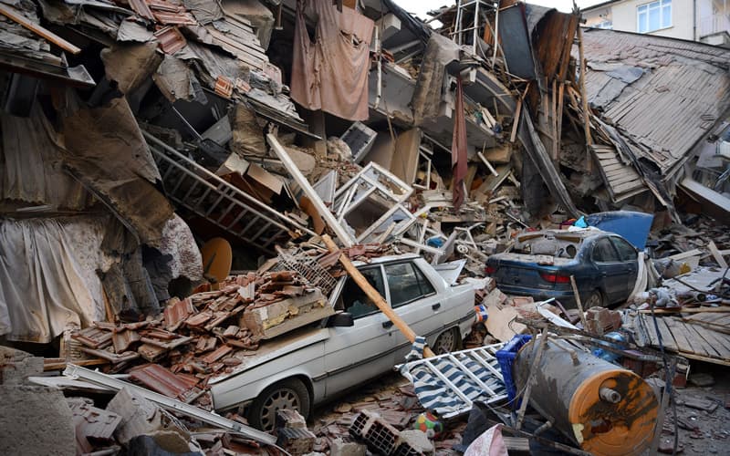Deprem Anında Araba Kullanırken Ne Yapmak Gerekir?
