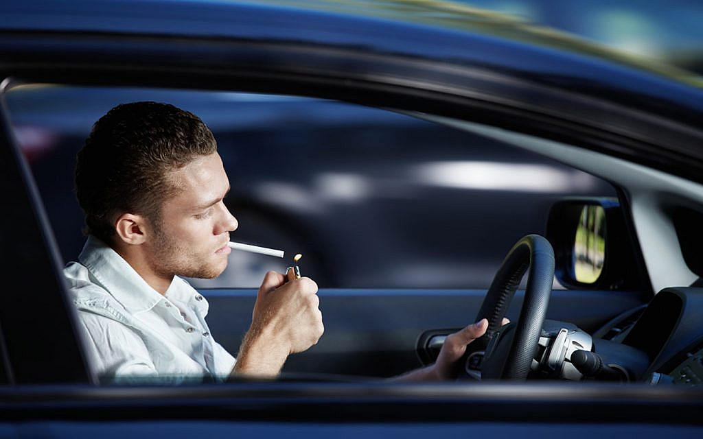 Arabada Sigara İçmenin Cezası Nedir?