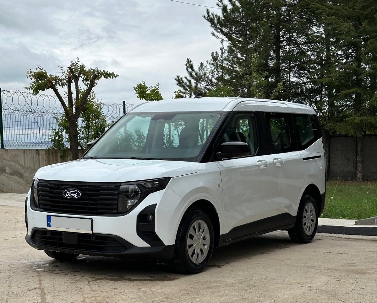 Geniş Bagaj Hacmiyle Ford Tourneo, Fiat Doblo ve Fiorino: Ticari Araç Kiralama Rehberi